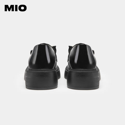 MIO米奥春季圆头粗跟单鞋复古风金属蝴蝶结饰扣一脚蹬乐福鞋女M231427309 商品图3