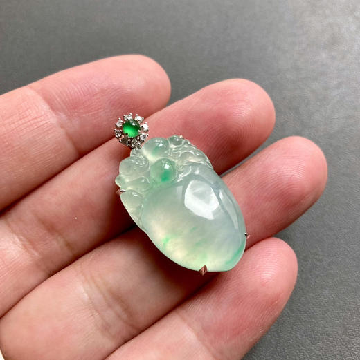 冰种飘阳绿翡翠桃子金猴捧寿18k白金钻石镶嵌 商品图5