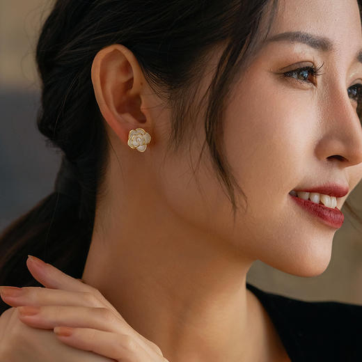 Manreya玛芮雅“月光下的茶花”珍珠耳钉 商品图2