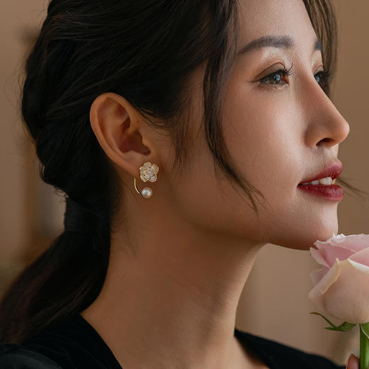 Manreya玛芮雅“月光下的茶花”珍珠耳钉 商品图1