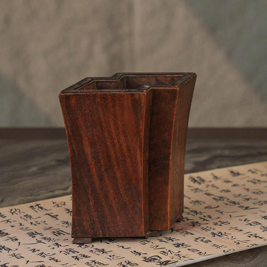 清 黄花梨方胜形笔筒 商品图4