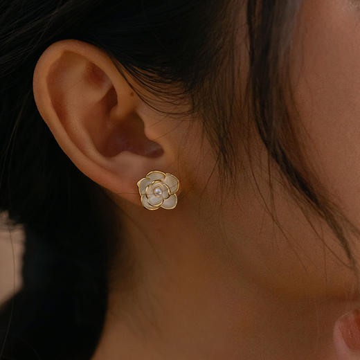 Manreya玛芮雅“月光下的茶花”珍珠耳钉 商品图3