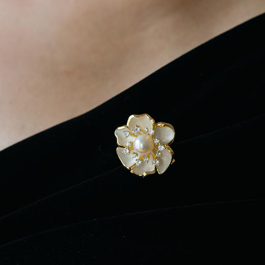 Manreya玛芮雅“雪浸白茶”山茶花胸针 商品图2