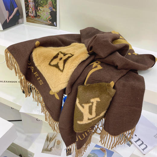 秋冬特惠💰240 LV口袋围巾 千呼万唤始出来，终于等到了大驴家口袋披肩 商品图2