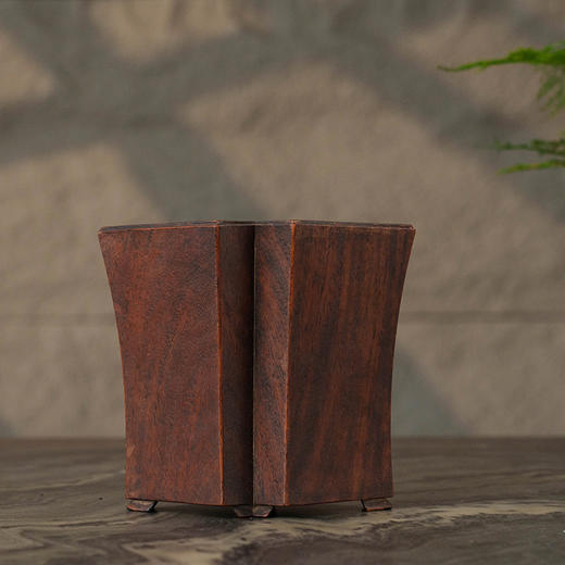 清 黄花梨方胜形笔筒 商品图1