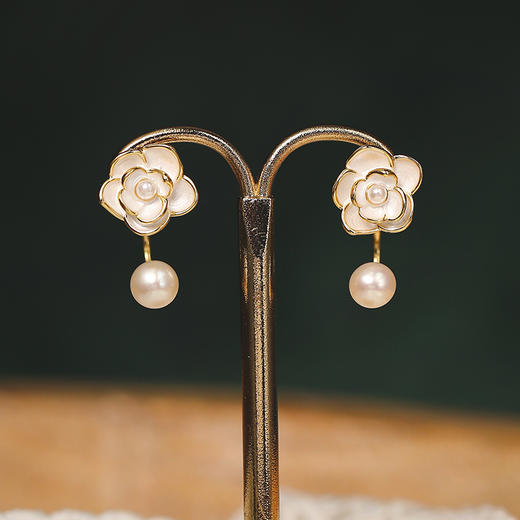 Manreya玛芮雅“月光下的茶花”珍珠耳钉 商品图6