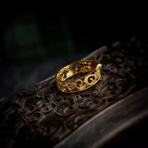 龢盒原创 18k金镶如意忍冬纹翡翠戒指 商品图1