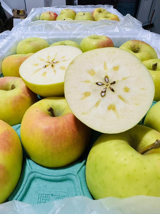 ［🇯🇵青森 .名月青苹果］🍏比王林苹果好吃百倍😍 一滴糖心似明月，青黄果面带有一抹红，颗颗带糖心，甜蜜肉眼可见，入口甜到爆炸，从未品鉴过这么甜蜜的苹果，被誉为苹果届的蜜王❗ 商品图2