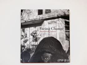 Facing Change: Documenting America/面对变化：记录美国 摄影书