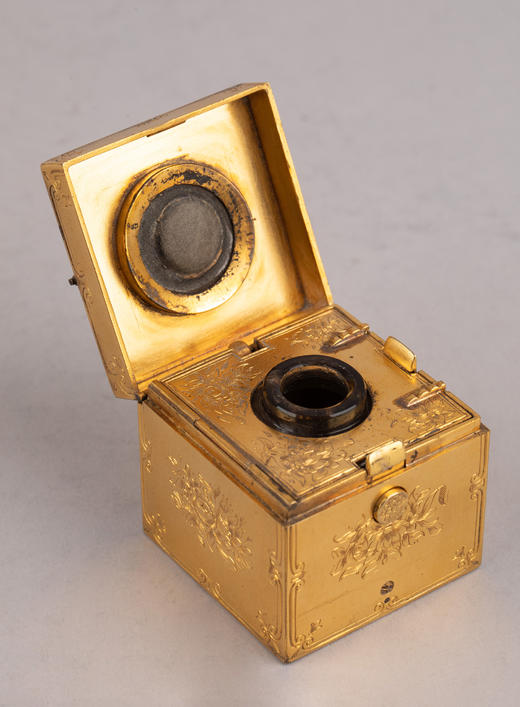 独角鹿西洋古董英国木质外盒卷叶花卉纹样铜鎏金母贝文房用品套件 商品图4