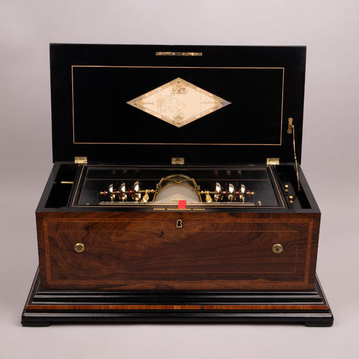 独角鹿西洋古董瑞士工坊珐琅细木镶嵌外箱配铃铛响鼓滚轴式音乐盒 商品图0