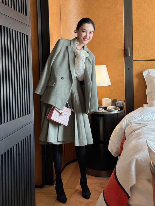 烟水氤氲矿物灰绿 羊毛大西服和蓬松羊毛百褶裙 商品图0