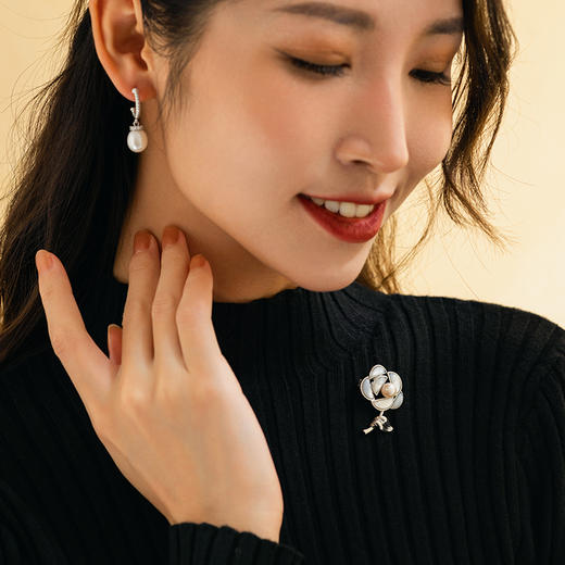 Manreya玛芮雅天然珍珠胸针系列丨胸口上万种风情，是冬天恰到好处的点缀，华丽精致，尽显优雅气质 商品图9