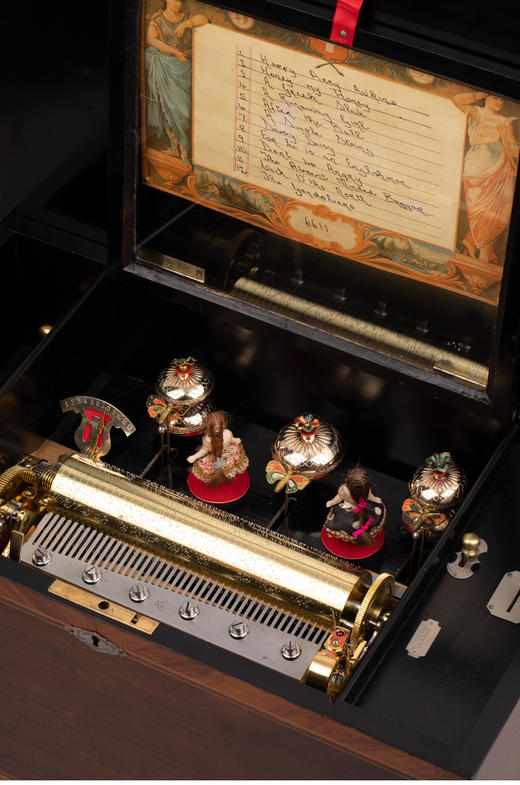 独角鹿西洋古董瑞士舞蹈人偶配彩色珐琅铃铛投币式木质滚轴音乐盒 商品图3