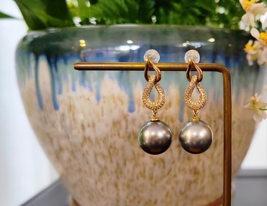 大溪地铂金灰18K金钻石镶嵌设计款耳环 商品图9