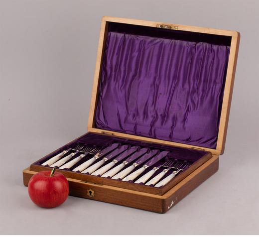 独角鹿西洋古董英国工坊Martin Hall Co母贝手柄纯银雕花餐具套件 商品图1