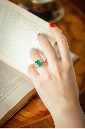 独角鹿西洋古董首饰法国铂金18K黄金镶钻石哥伦比亚祖母绿戒指