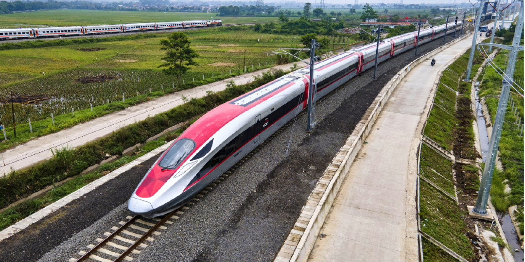 探寻中国高铁，如何打造中国装备制造的亮丽.png