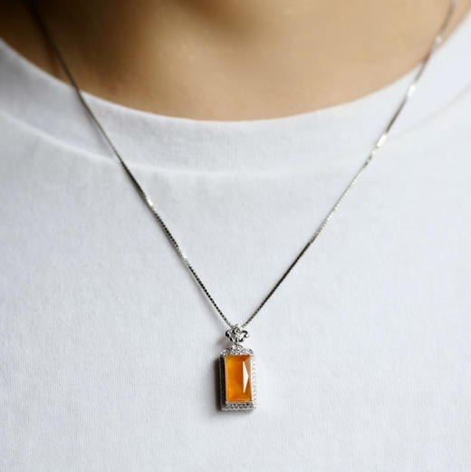 高冰种黄翡芬达色吊坠18k白金钻石镶嵌 商品图9