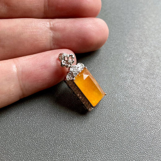 高冰种黄翡芬达色吊坠18k白金钻石镶嵌 商品图6