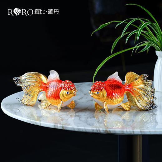 【仅样品】罗比罗丹《鸿运当头》摆件珐琅彩工艺软装饰品创意金鱼摆件 商品图5