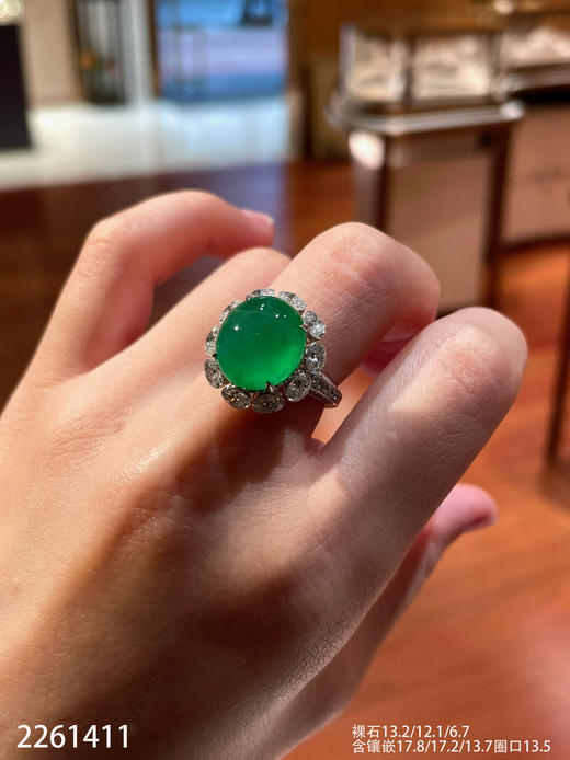 2261411，玻璃艳绿蛋面戒指。具体价格微信咨询 商品图8