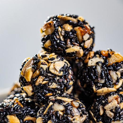 【百年品牌香港宝芝林】五黑坚果丸以黑养黑传统古法制作酥脆口感营养加倍更懂你的养生小零食一盒约20颗 商品图5