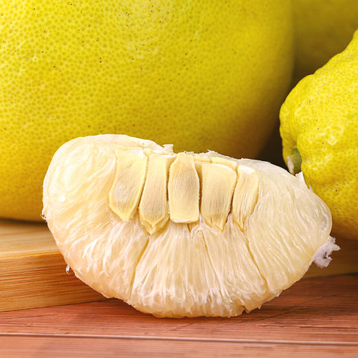 【包邮】韶关正宗长坝沙田柚！现摘现发，果园直供，肉质脆嫩、色泽金黄、香甜可口，香蜜味十足~ 商品图1