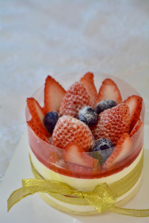 小四寸草莓裸蛋糕 商品图1