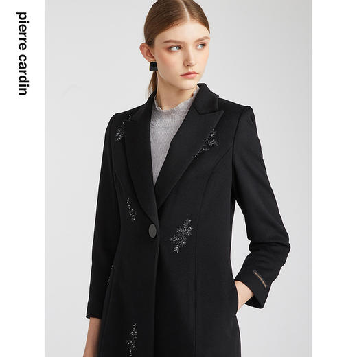 皮尔卡丹女装大衣黑色时尚刺绣长款保暖羊毛羊绒外套P2453C2965B0
 商品图3