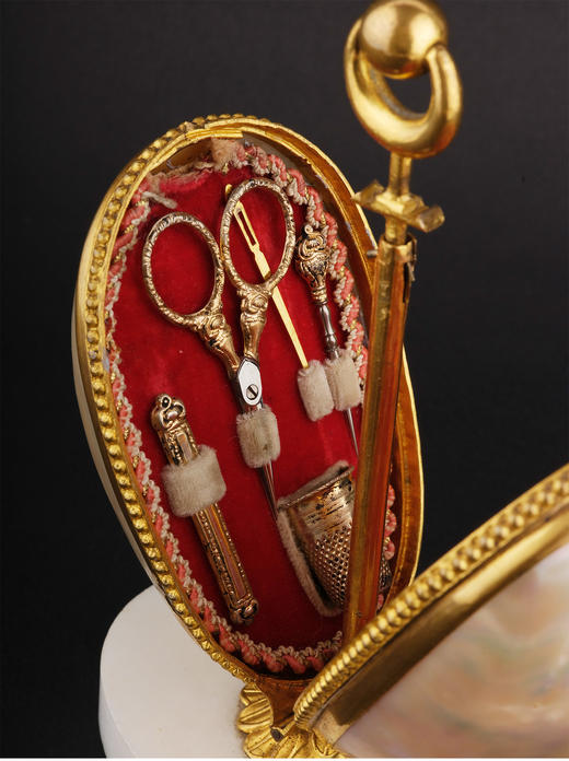 独角鹿西洋古董法国大理石嵌铜鎏金蛋形母贝水晶香水瓶缝纫套件 商品图3