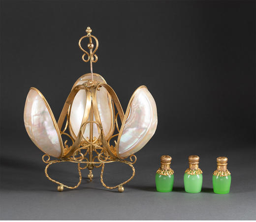 独角鹿西洋古董法国铜鎏金精雕蛋形母贝外壳绿色水晶香水瓶套件 商品图2