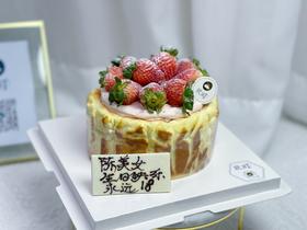 一口爱上巴斯克.草莓造型