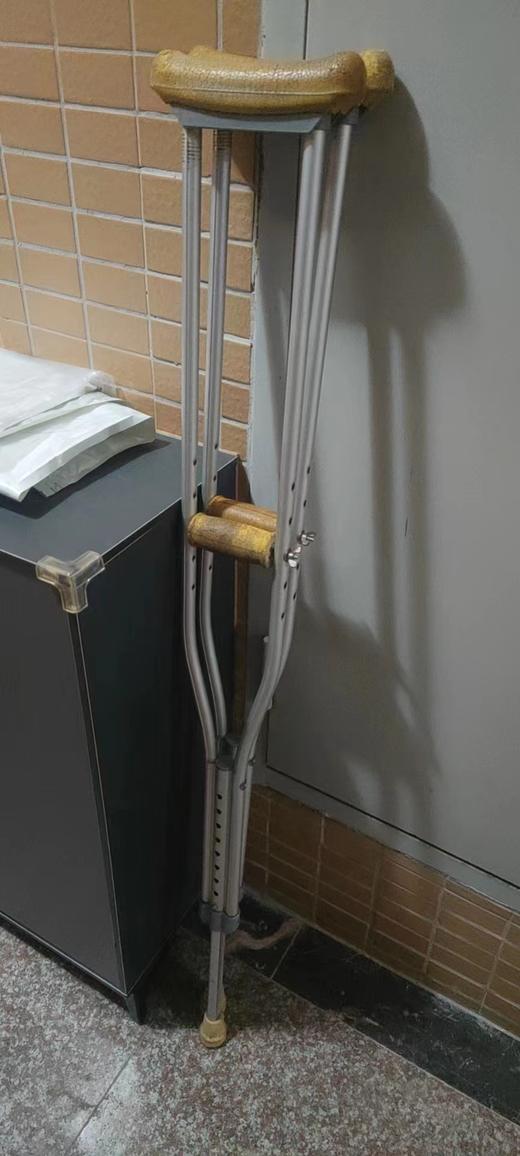 【二手置换】防滑腋下拐杖 商品图1