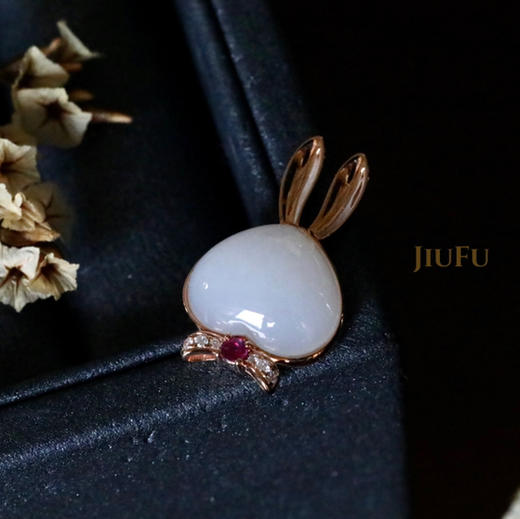 18K玫瑰金和田玉（白玉）镶钻吊坠--快乐兔  /心型10*12mm 商品图2
