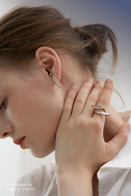 SOL DE VERANO La Credencia 圣地亚哥 ·蓝贝蛇耳环 商品图0