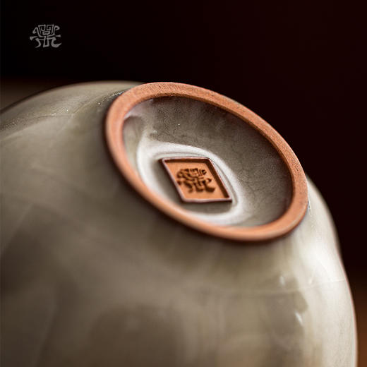 问鼎哥窑致巧款报春杯 商品图4