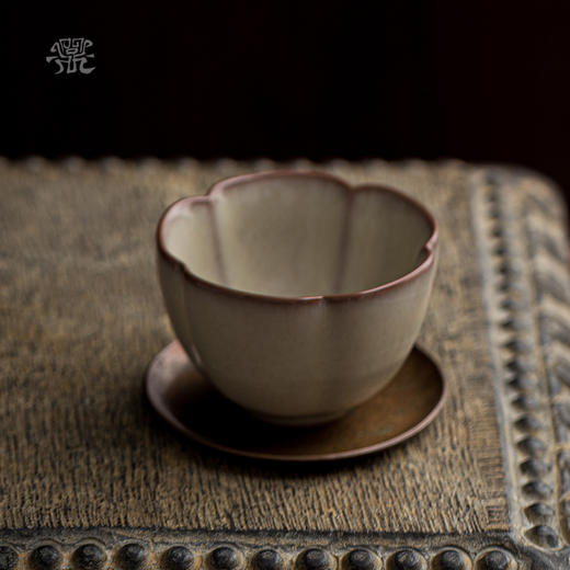 问鼎哥窑致巧款报春杯 商品图1