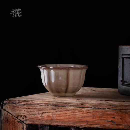 问鼎哥窑致巧款宝相杯 商品图2