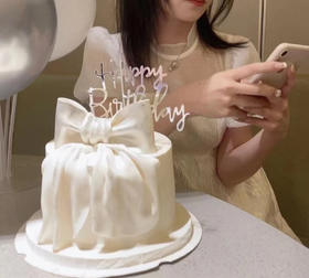 翻糖蝴蝶结蛋糕