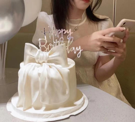 翻糖蝴蝶结蛋糕 商品图0