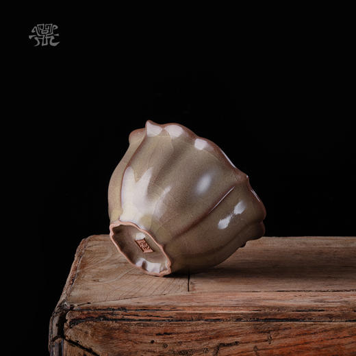 问鼎哥窑致巧款宝相杯 商品图1