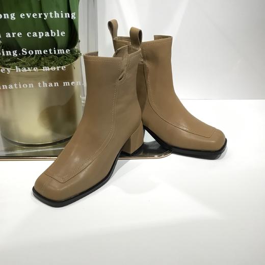 IUIU SECOND 冬季质感胎牛皮方头粗跟时装靴短靴女 U21DS44471 商品图4