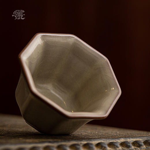 问鼎哥窑致巧款八方杯 商品图2