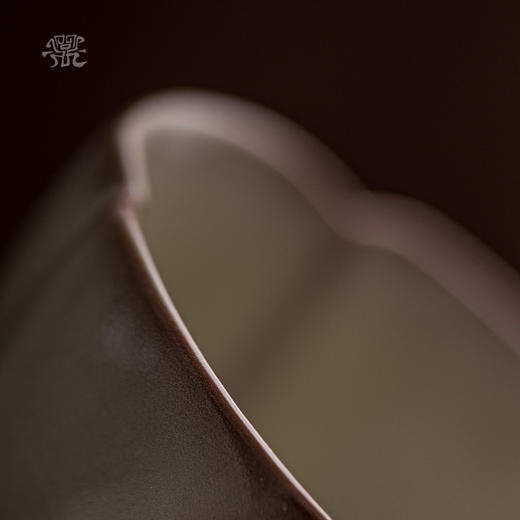 问鼎哥窑致巧款报春杯 商品图3