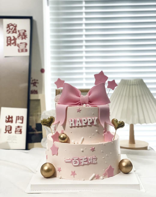 粉色翻糖蝴蝶结蛋糕 商品图0