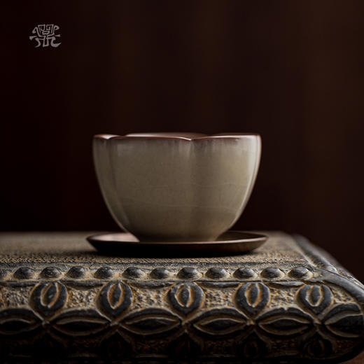 问鼎哥窑致巧款报春杯 商品图0