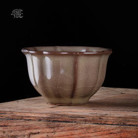 问鼎哥窑致巧款宝相杯