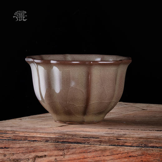 问鼎哥窑致巧款宝相杯 商品图0