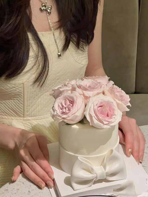 鲜花翻糖蝴蝶结蛋糕 商品图1